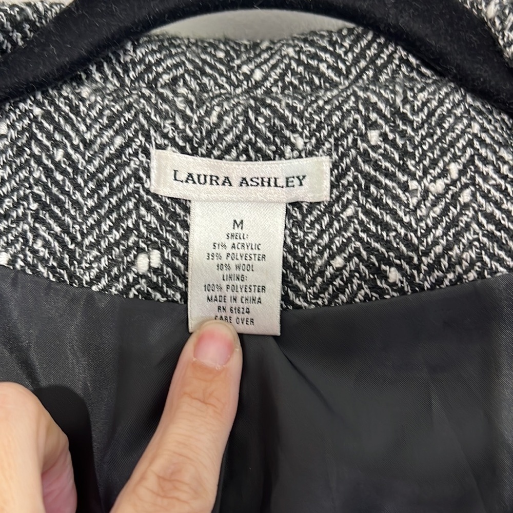 Laura Ashley Blazer w/ 3/4 Sleeve - Picture 5 of 7